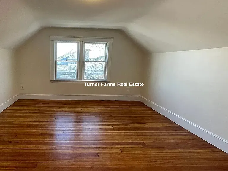 17 Berwick Rd — Photo 4