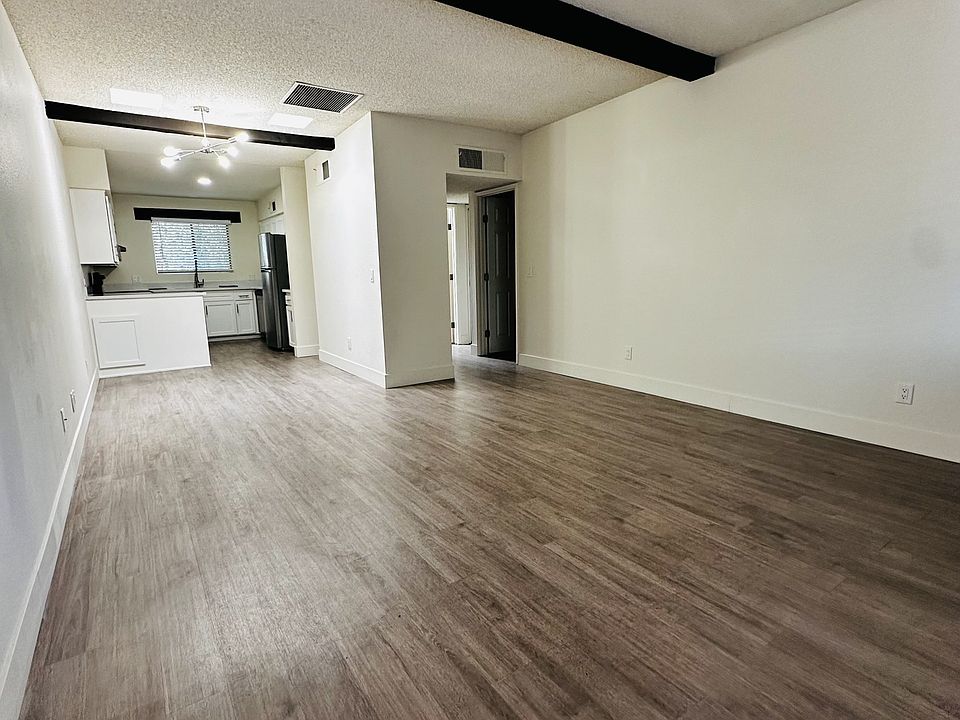 1st image of 3350 E Blacklidge Dr