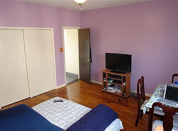 4th image of 492 Mercer St
