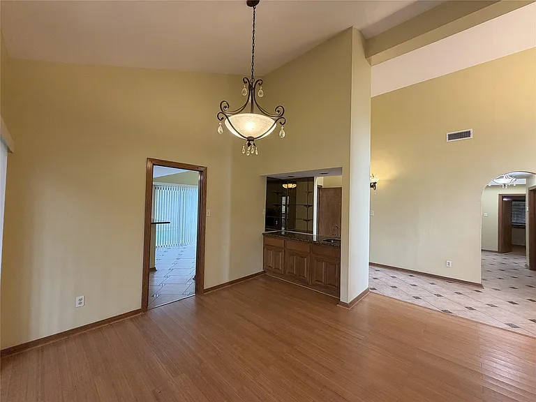 13103 Waldemere Dr — Photo 6