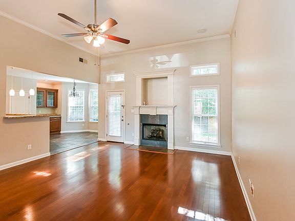 4th image of 374 Steadman Ln