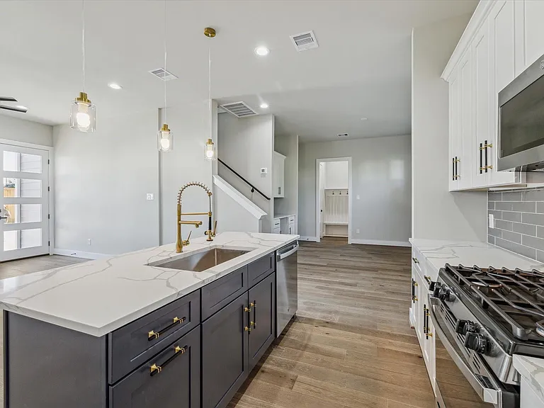5817 Mansfield Heights Ln — Photo 6
