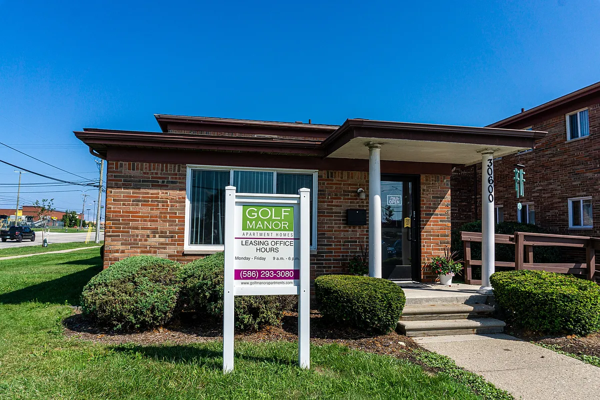 Building Photo - Golf Manor Apartments