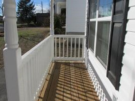 4th image of 932 Missouri Ave NE