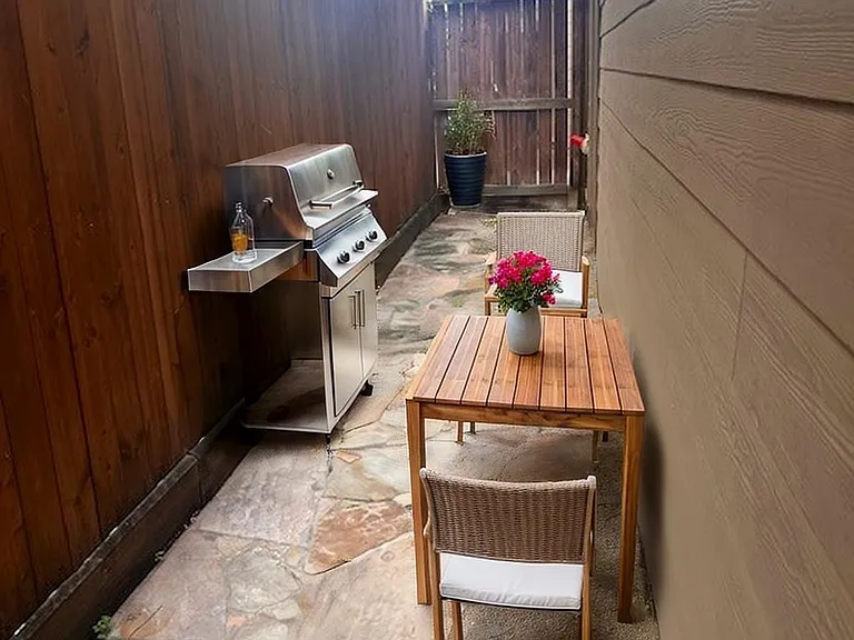 2304 Jackson St — Photo 20