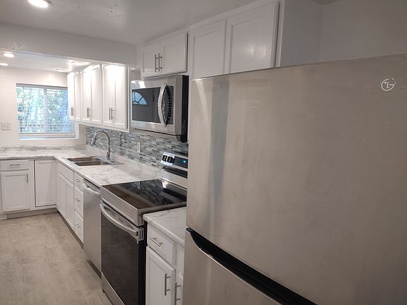 4th image of 2327 Teller St