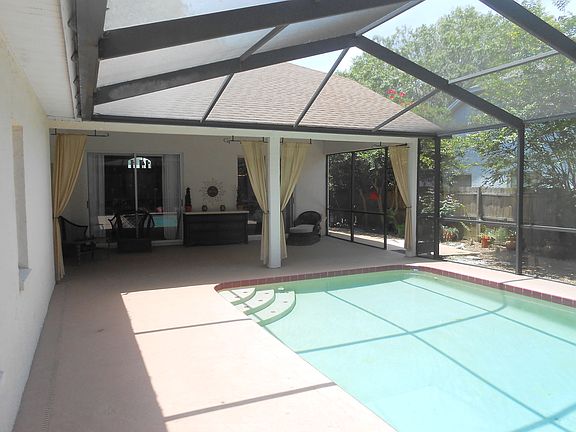 3rd image of 28751 Creekwood Dr