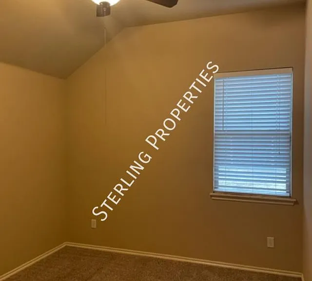 401 Durkee Rd — Photo 6