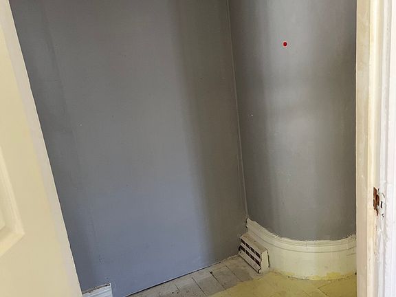 5th image of 510 11th St APT 4