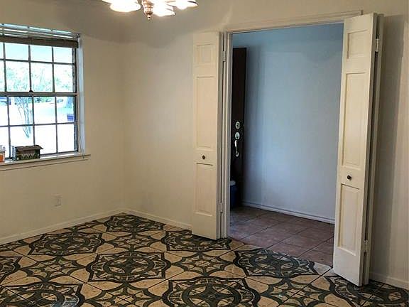 3rd image of 330 Van Rowe Ave