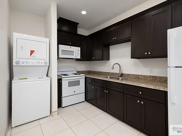 2225 S Valley Cir #B — Photo 6