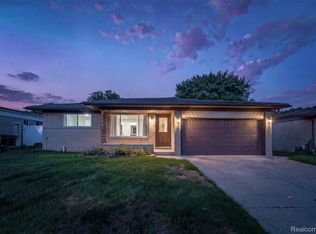35391 Shell Dr, Sterling Heights, MI 48310