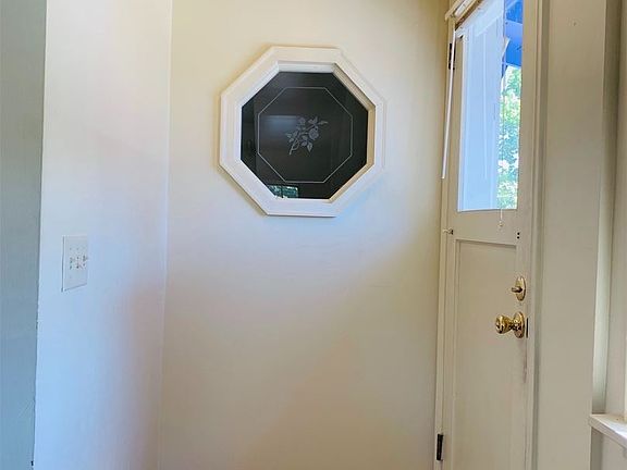 2nd image of 165 S Lincoln St APT B