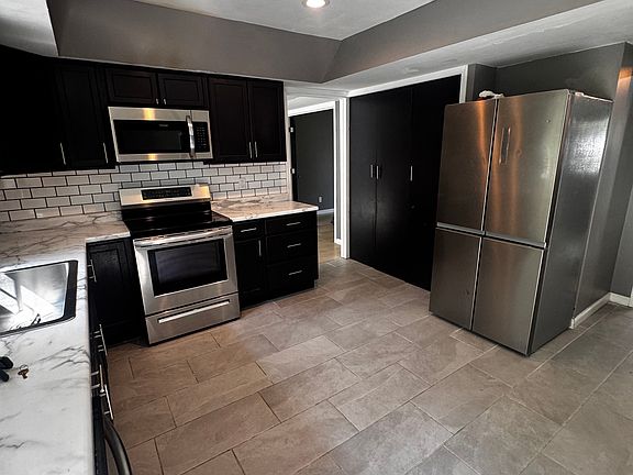 2nd image of 7701 Wishingwell Ct