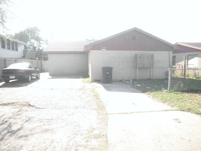 1st image of 114 Leal St