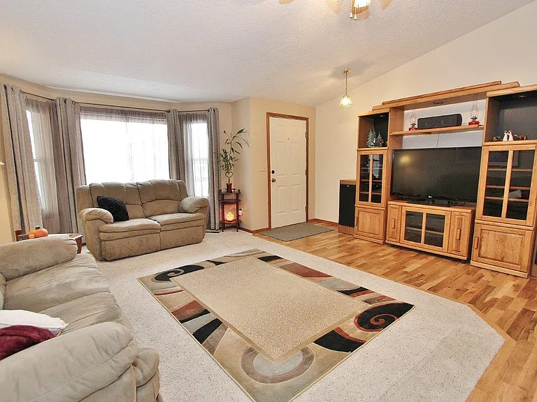 4464 S Timridge Way — Photo 2