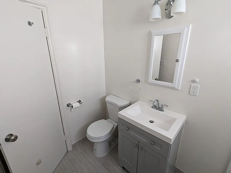 1320 N Martel Ave #7 — Photo 9