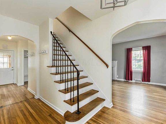 3rd image of 2839 Kensington Pl W