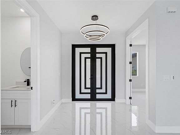 5th image of 430 NE 5th Place Cpe