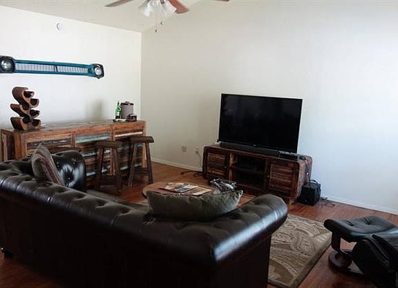 3rd image of 4907 Fontenay Dr