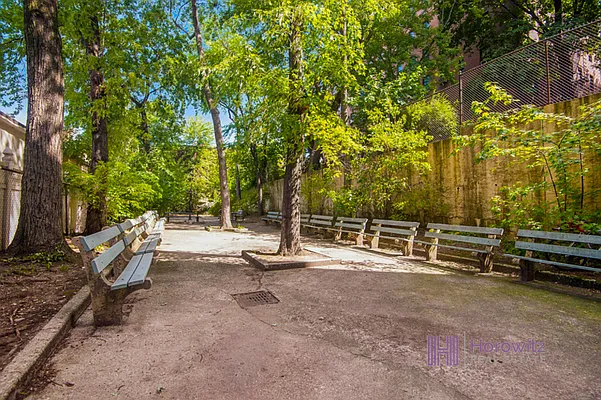 Sold by Horowitz Real Estate | media 21