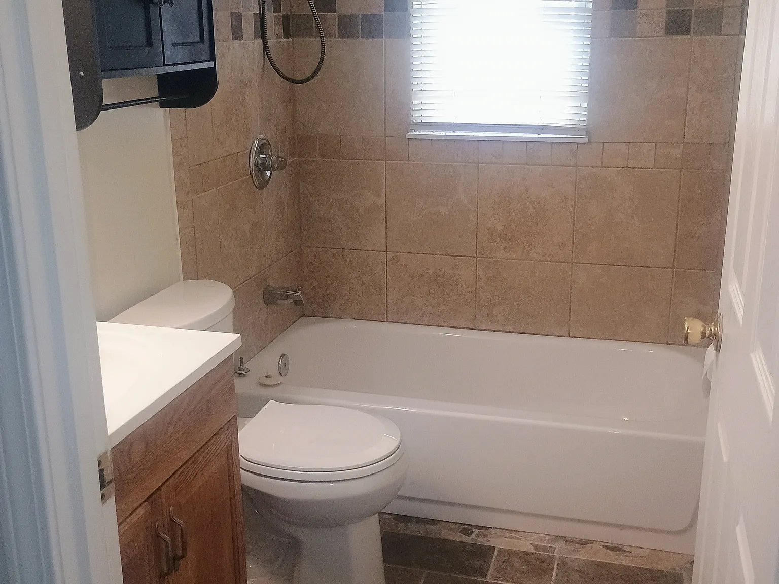 3 bed, 950 sqft, $1,400 — Photo 4