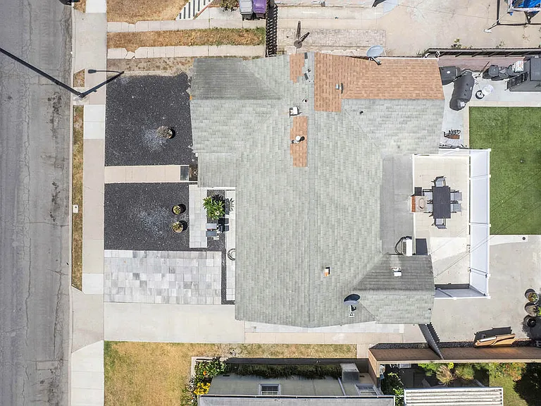 2066 Baltic Ave — Photo 11