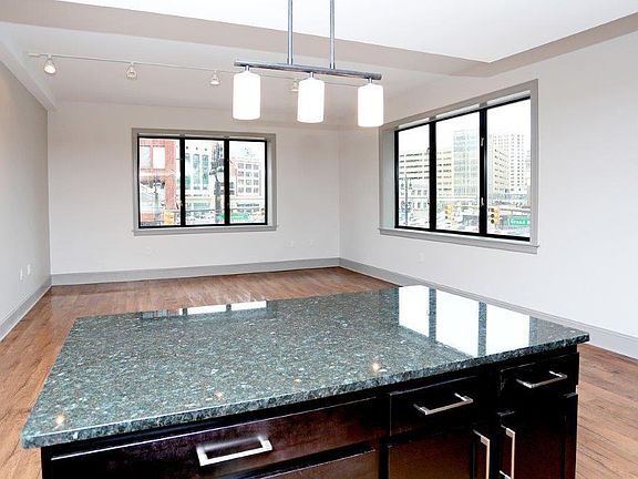 4th image of 10 W Grand River Ave #401