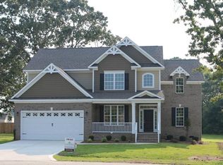 2801 Sand Trap Ln, Hope Mills, NC 28348