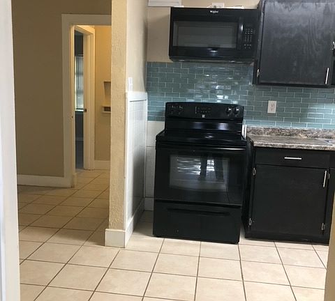 4th image of 404 Byrne St