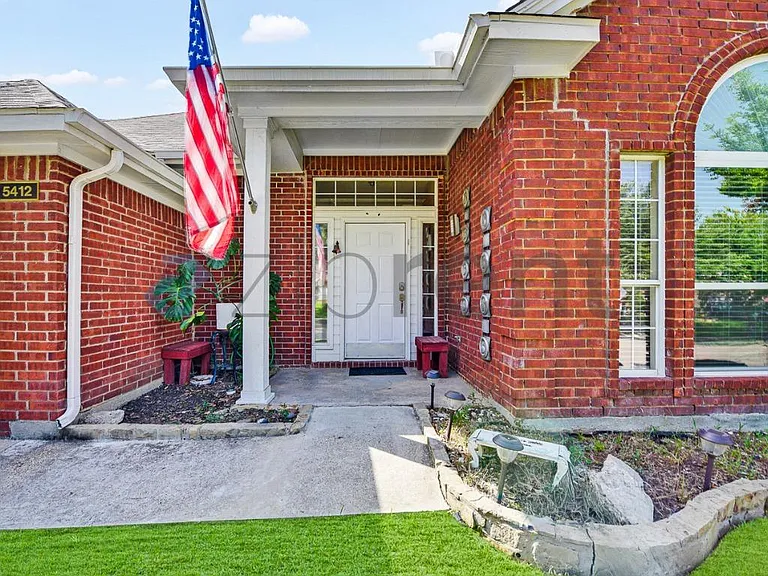 5412 Blue Water Lake Dr — Photo 3