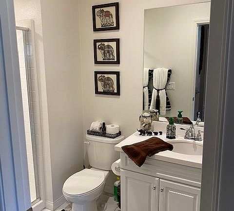 Full Bathroom with Shower (1st floor)