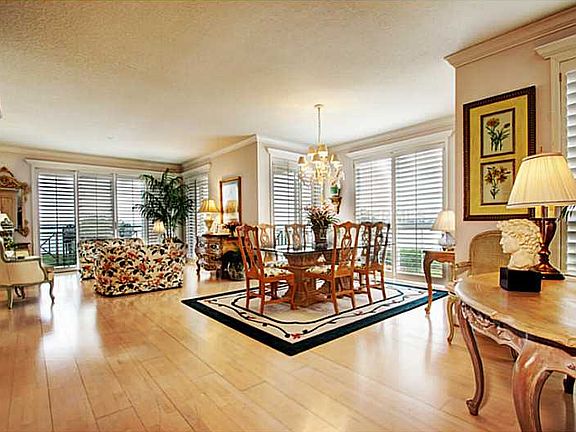 4th image of 4780 Dolphin Cay Ln S APT 508