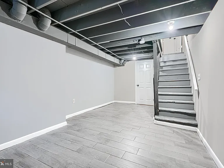 1127 Sargeant St — Photo 28