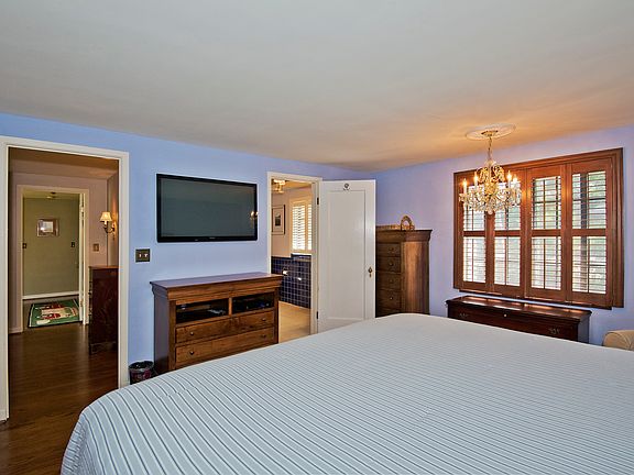 4th image of 53 Bradenham Pl