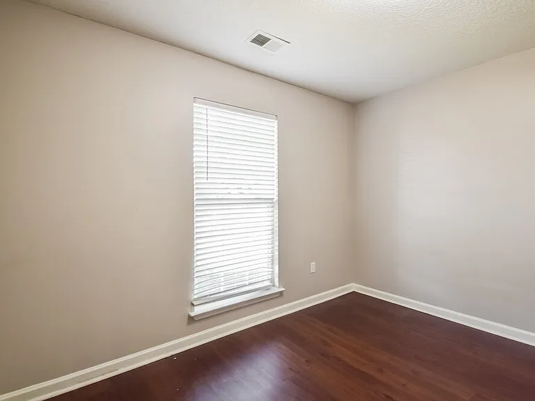 1708 Cherry Creek Dr — Photo 14