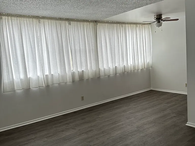 4201 McLaughlin Ave #7 — Photo 1