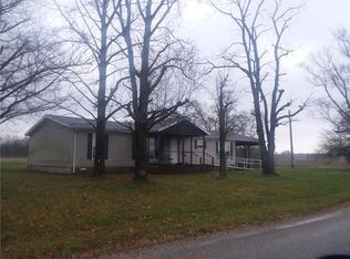 9232 N 450th St, Altamont, IL 62411