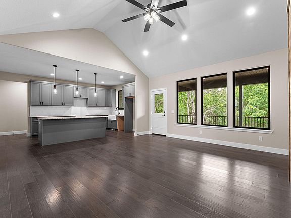 5th image of 654 Walkington Lane