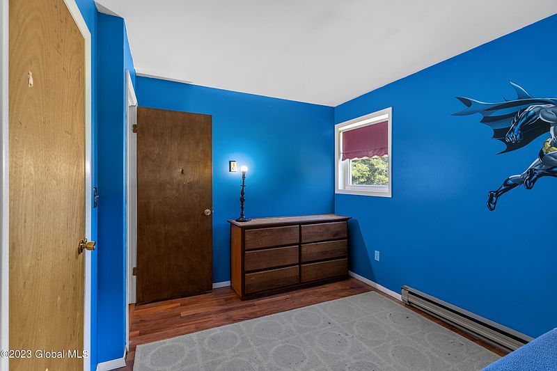 4th image of 333 Evergreen Road