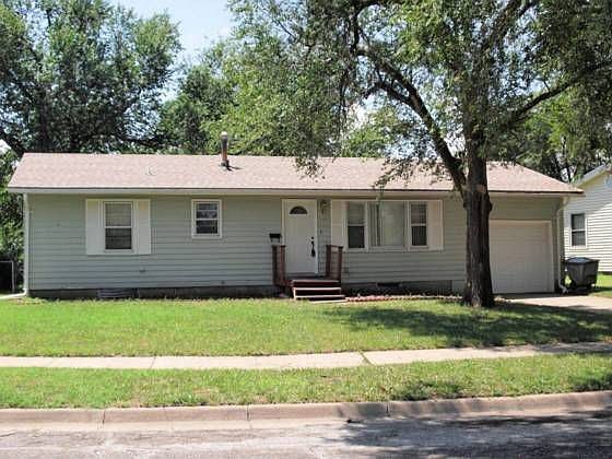 1st image of 1409 Oak Cir