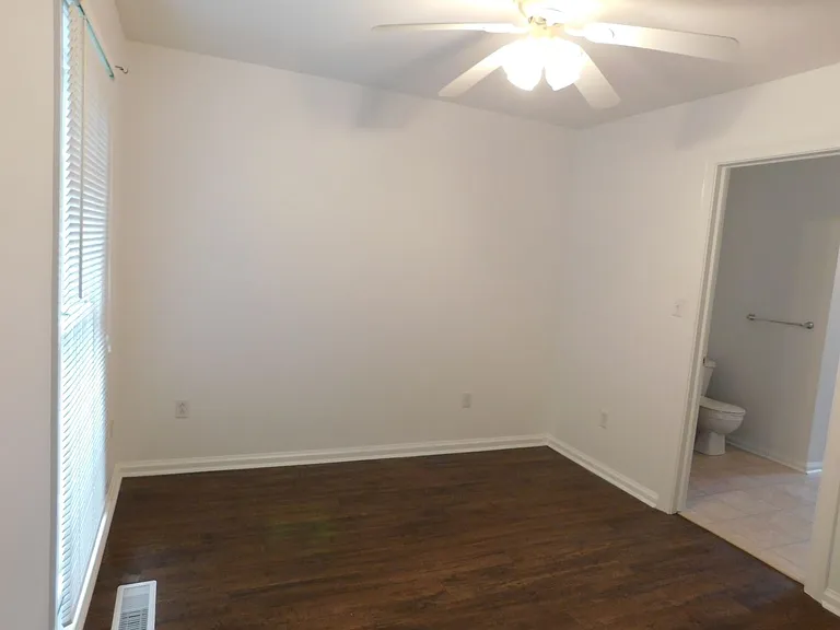 210 Ainsley Rd — Photo 8