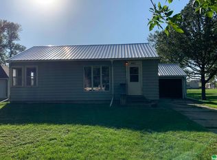 403 S Hamburg St, Holstein, IA 51025
