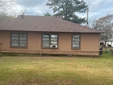 3rd image of 318 Milligan Dr