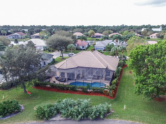 3rd image of 1714 SW Mockingbird Dr