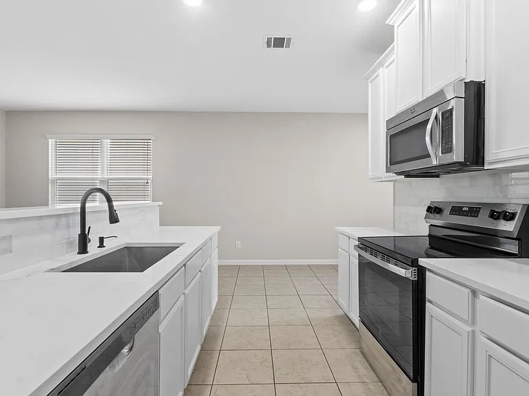 148 Isabel Ln — Photo 10