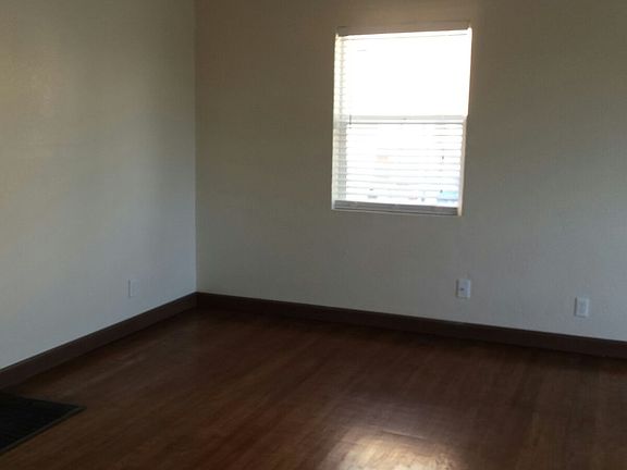 4th image of 4321 Memphis Ave