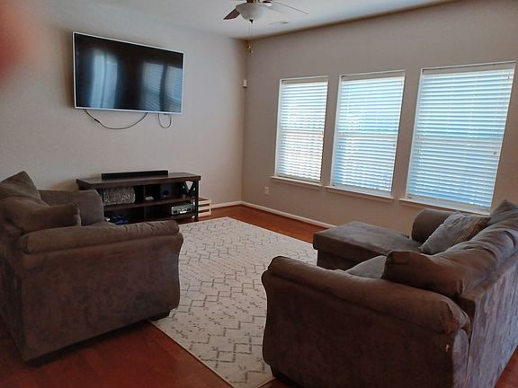 2nd image of 216 Larimar Ave