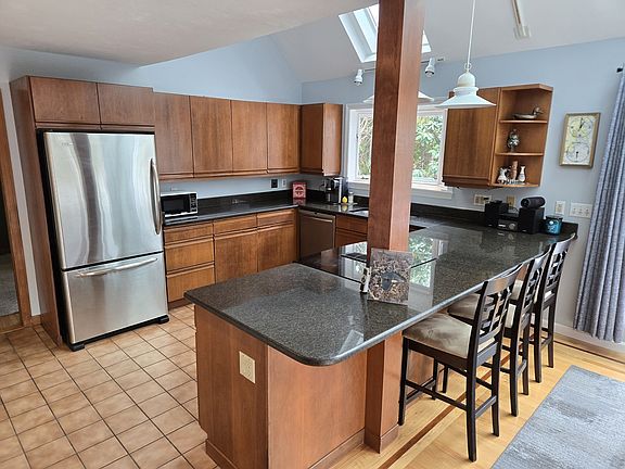 4th image of 55 Bullivant Farm Rd