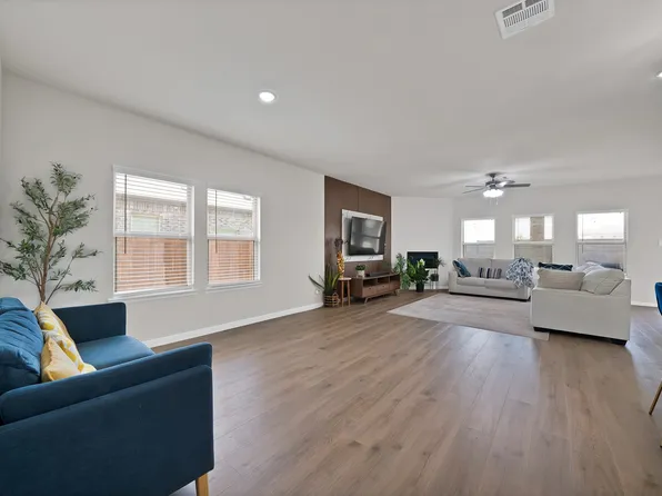3813 Silver City Ave, Aubrey, TX 76227